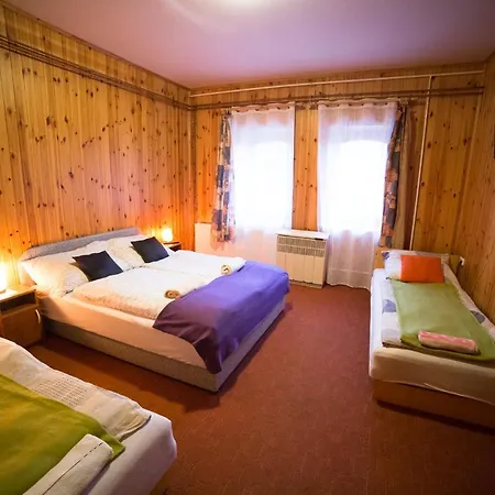 Csongor Vendeghaz: Hotel